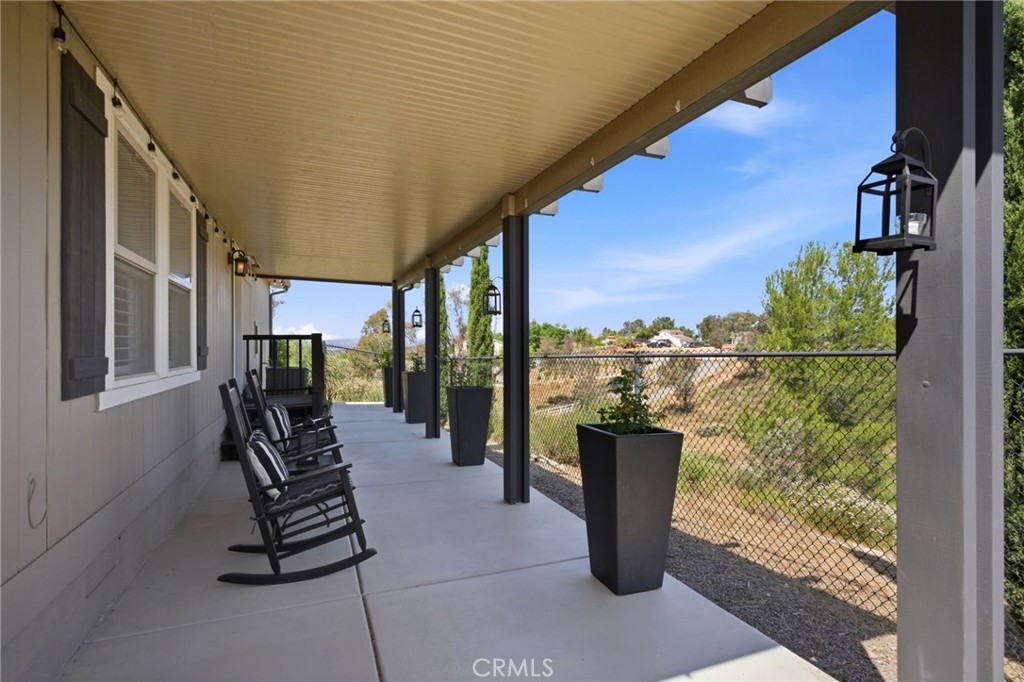 41714 Avenida De Anita