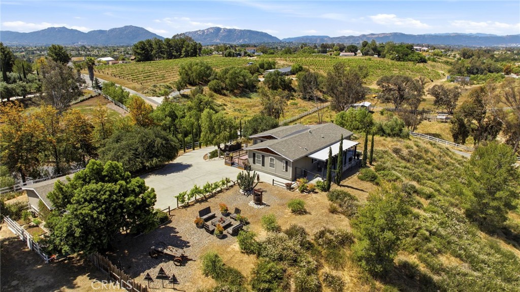 41714 Avenida De Anita