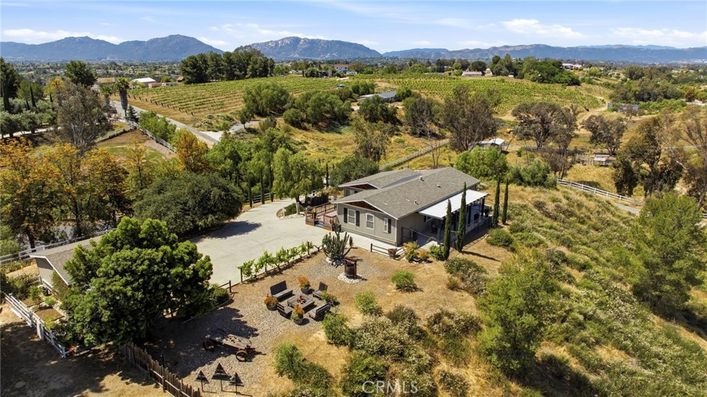 41714 Avenida De Anita