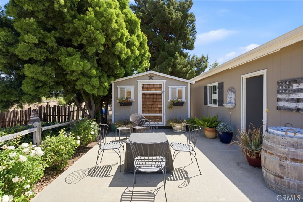 41714 Avenida De Anita