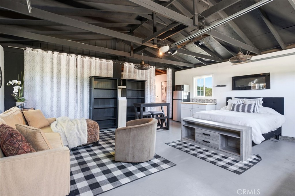 41714 Avenida De Anita