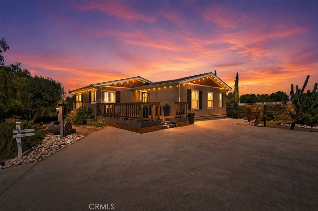 41714 Avenida De Anita
