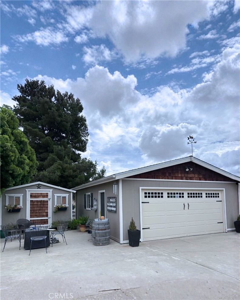 41714 Avenida De Anita