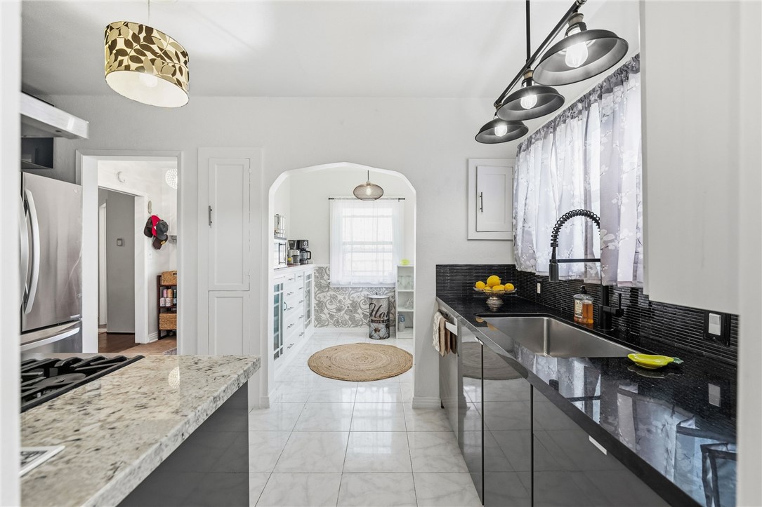 1178 W 18th Street