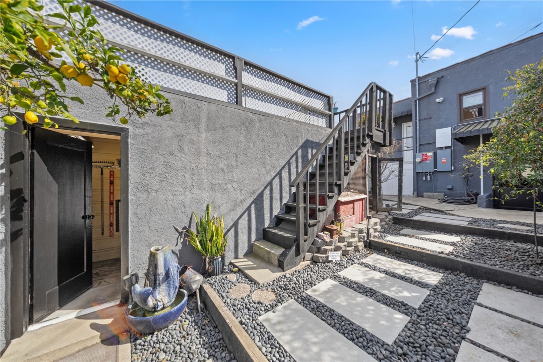1178 W 18th Street
