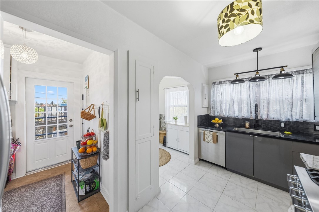 1178 W 18th Street