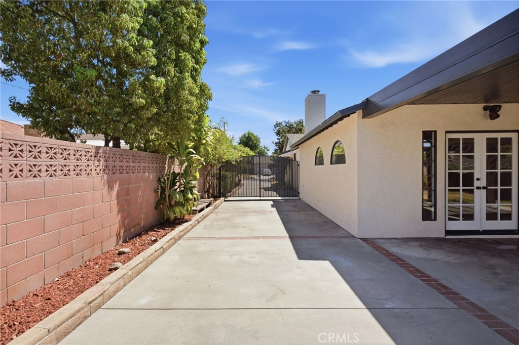 5537 Carley Ave