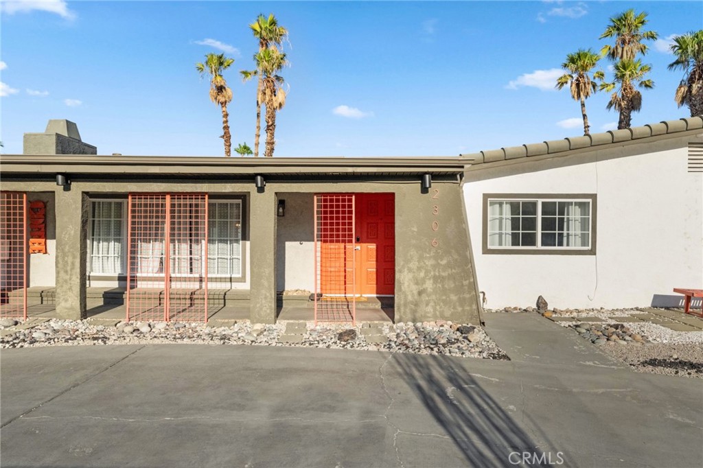 2306 Acacia Road E