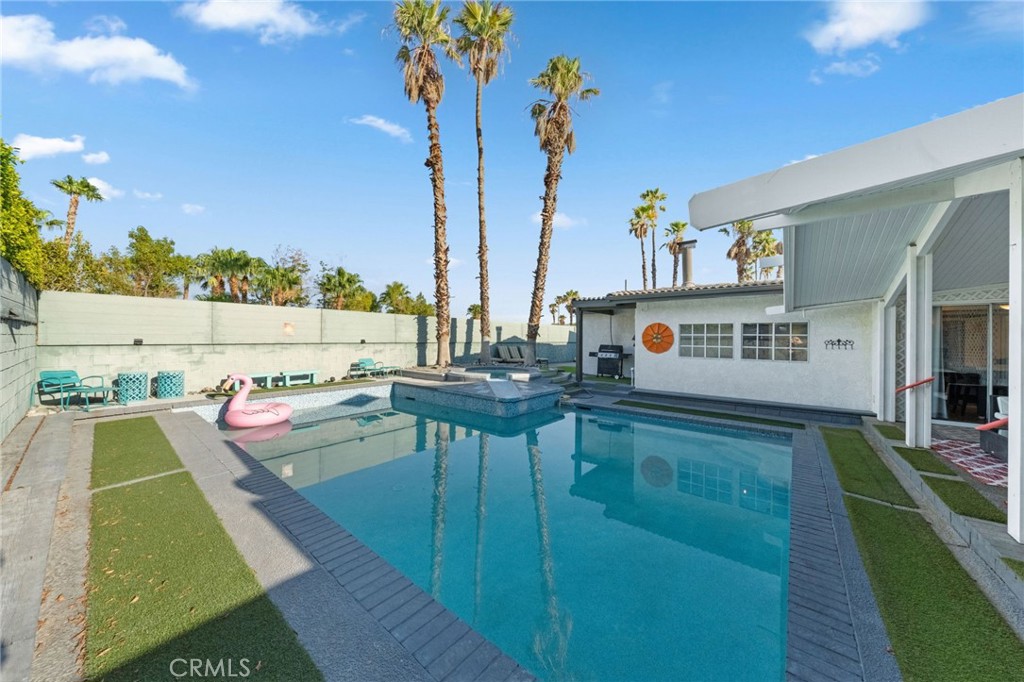 2306 Acacia Road E