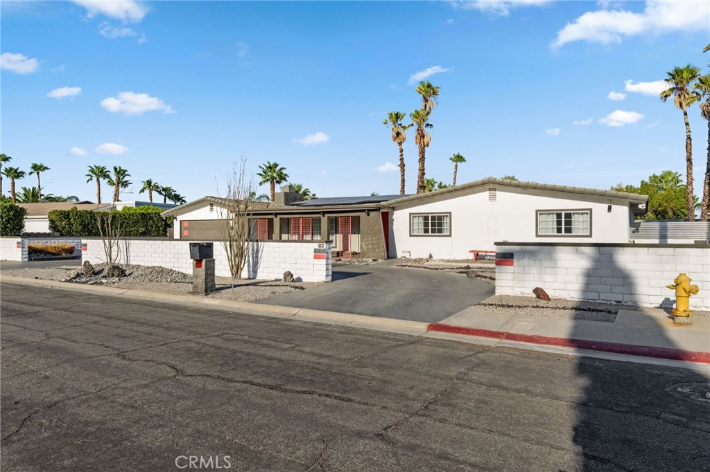 2306 Acacia Road E