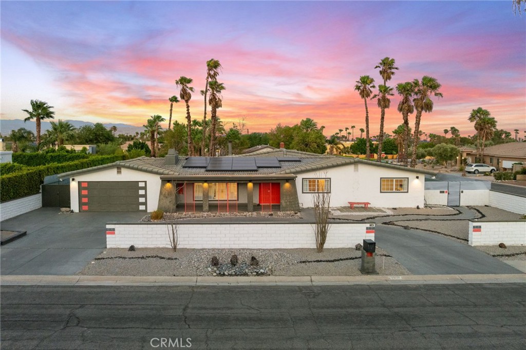 2306 Acacia Road E