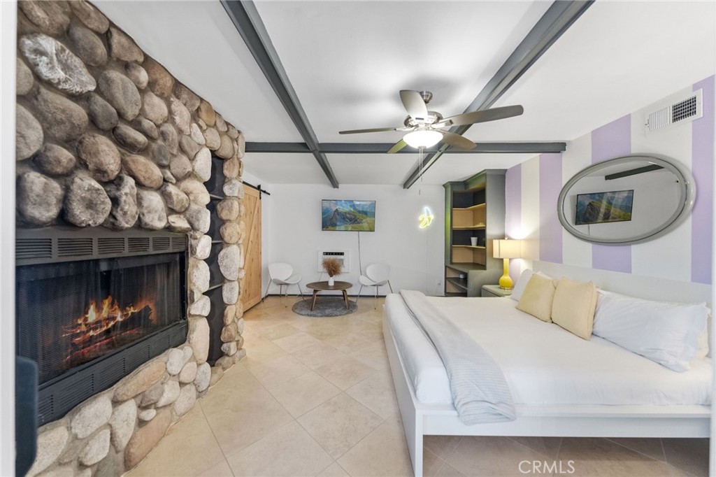 2306 Acacia Road E
