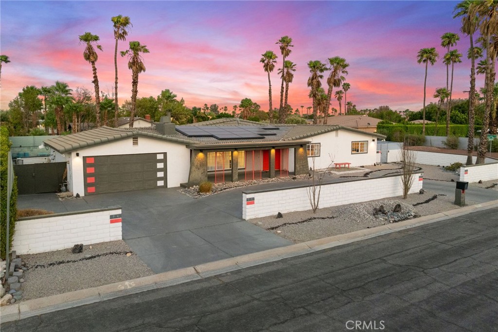 2306 Acacia Road E