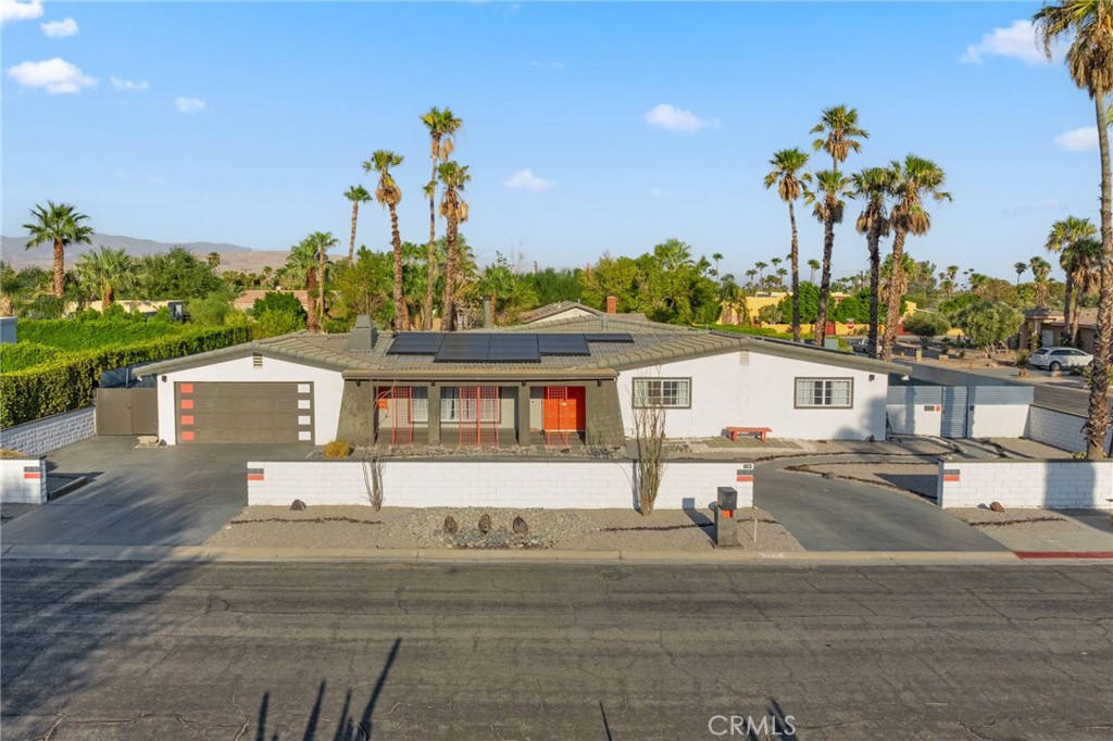 2306 Acacia Road E