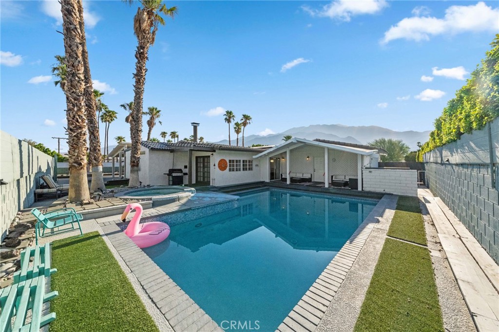 2306 Acacia Road E