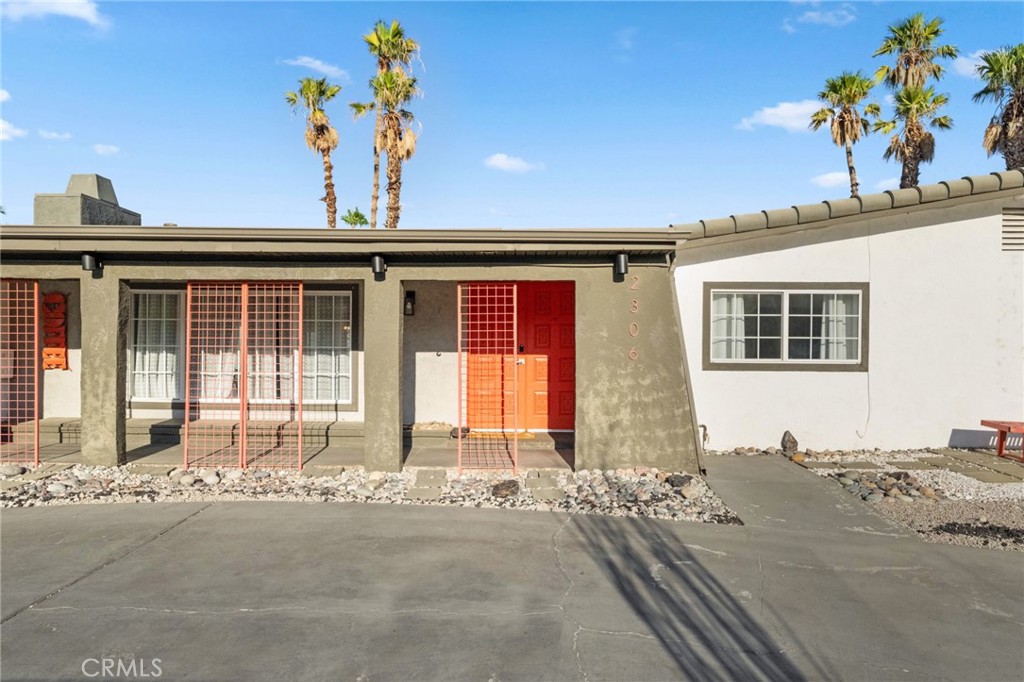 2306 Acacia Road E