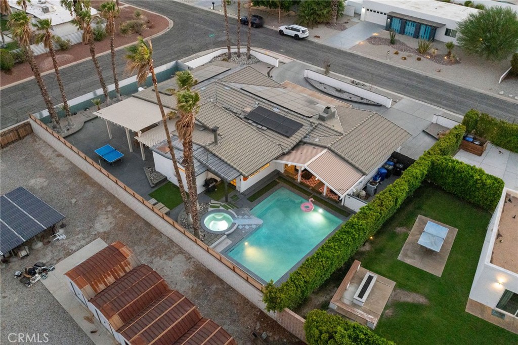 2306 Acacia Road E