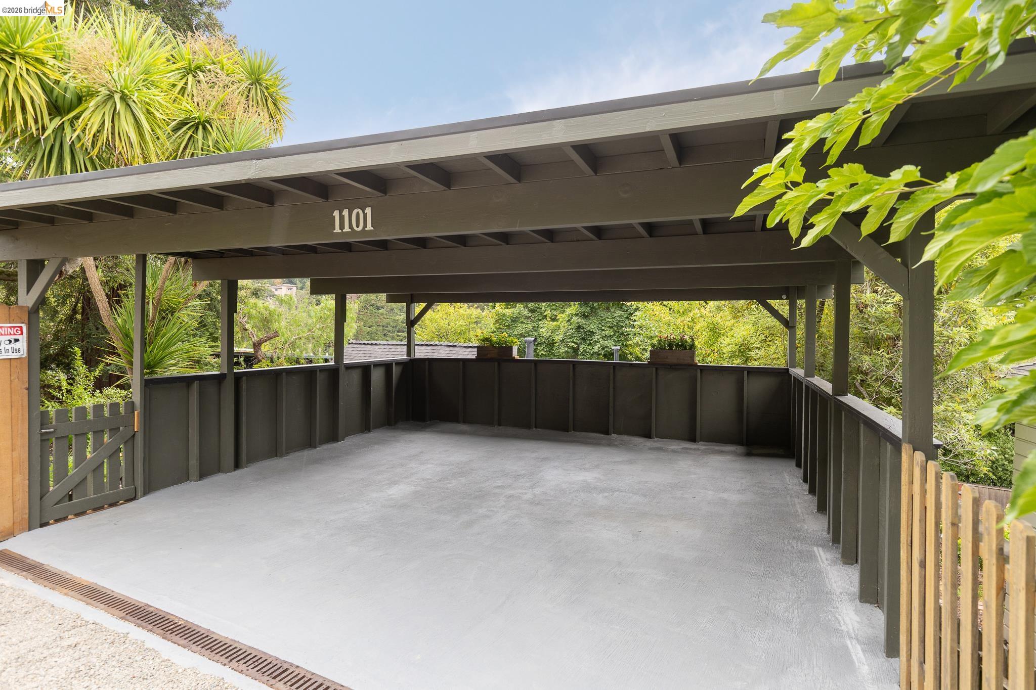 1101 Mountain Blvd