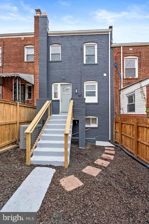 1458 Howard Rd SE