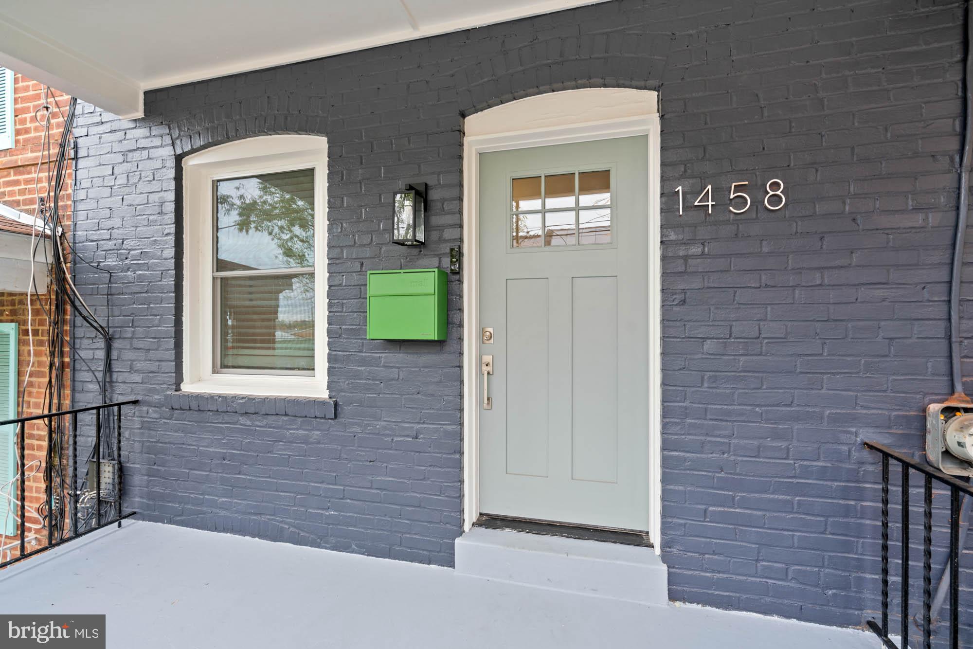 1458 Howard Rd SE
