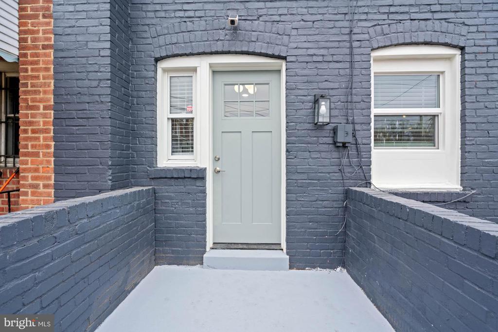 1458 Howard Rd SE