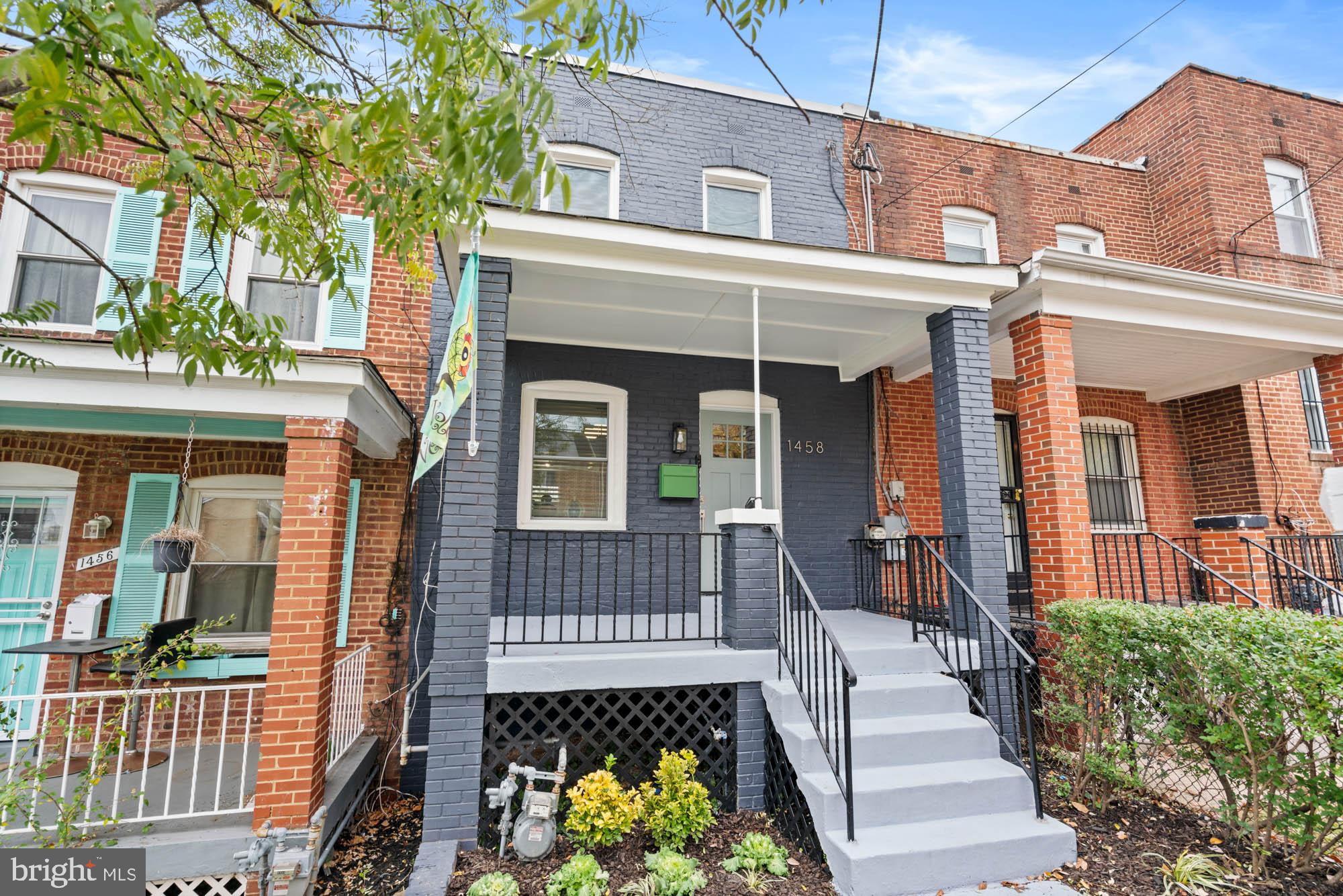 1458 Howard Rd SE
