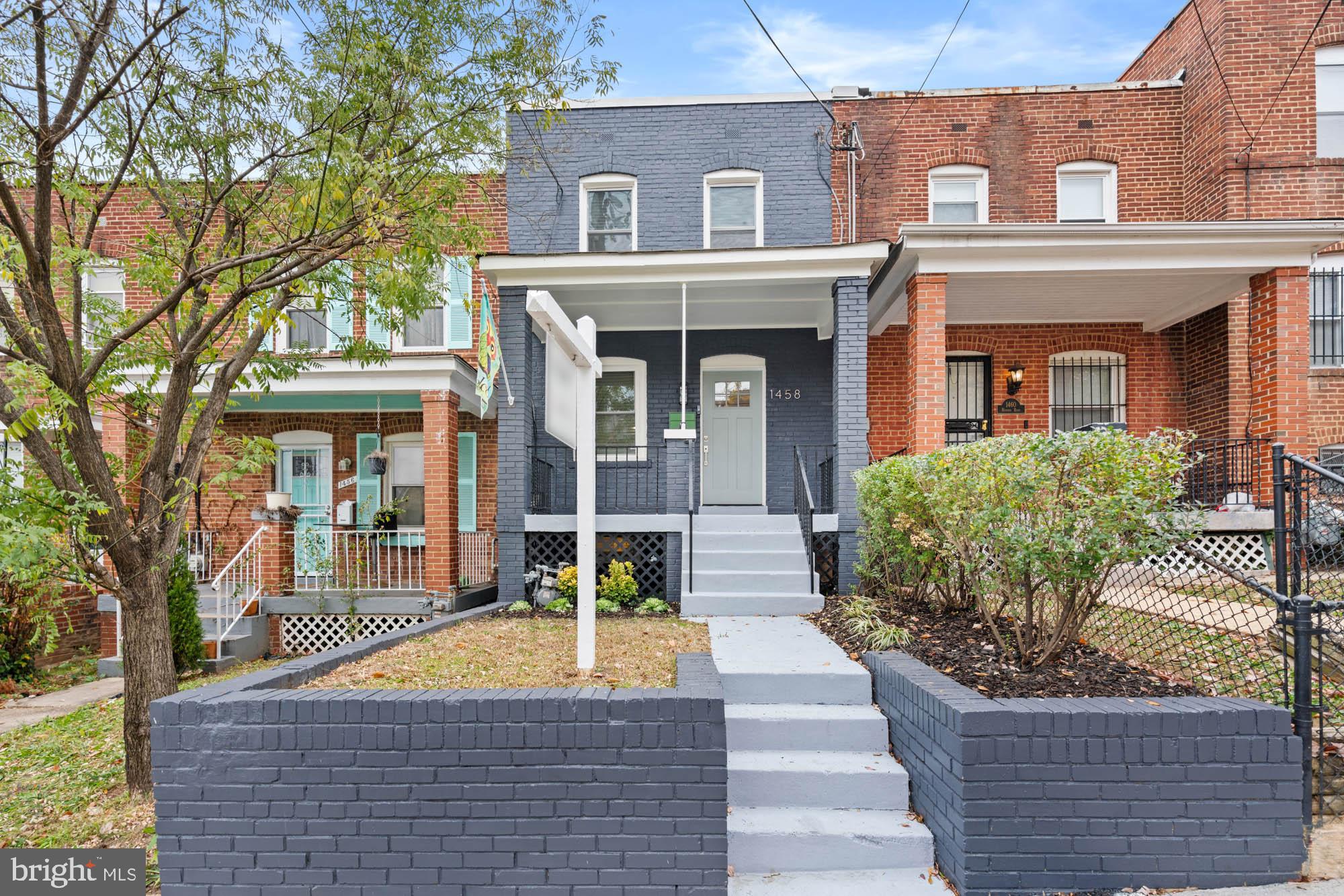 1458 Howard Rd SE