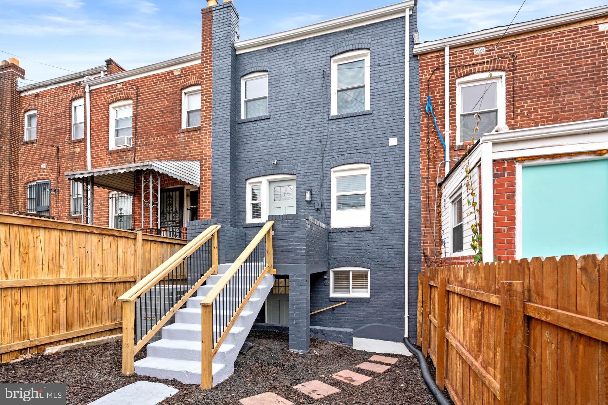 1458 Howard Rd SE
