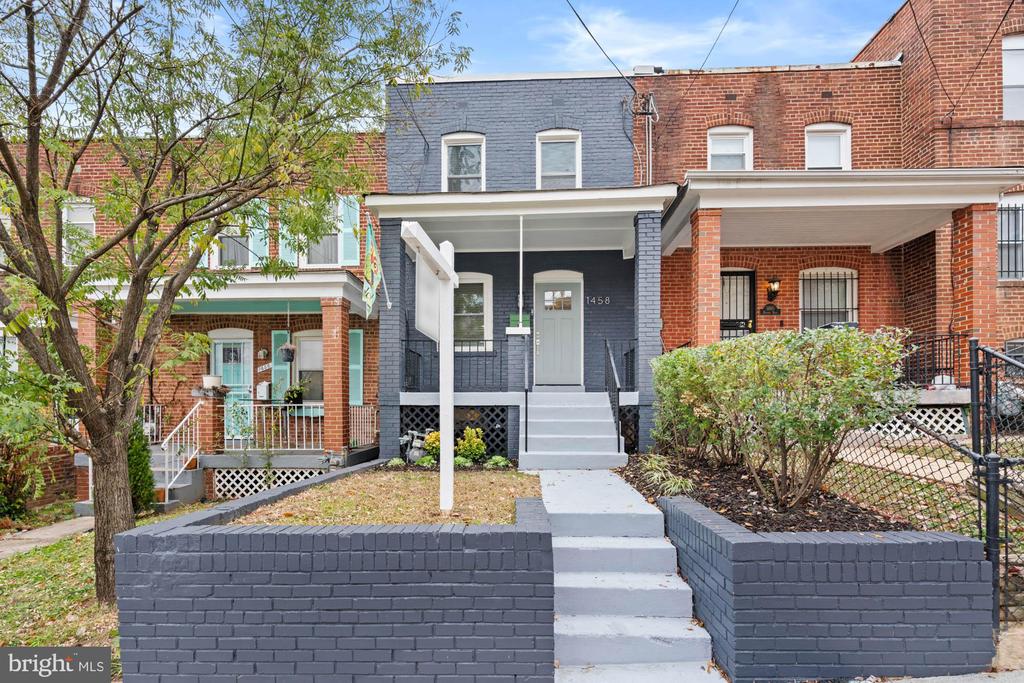 1458 Howard Rd SE