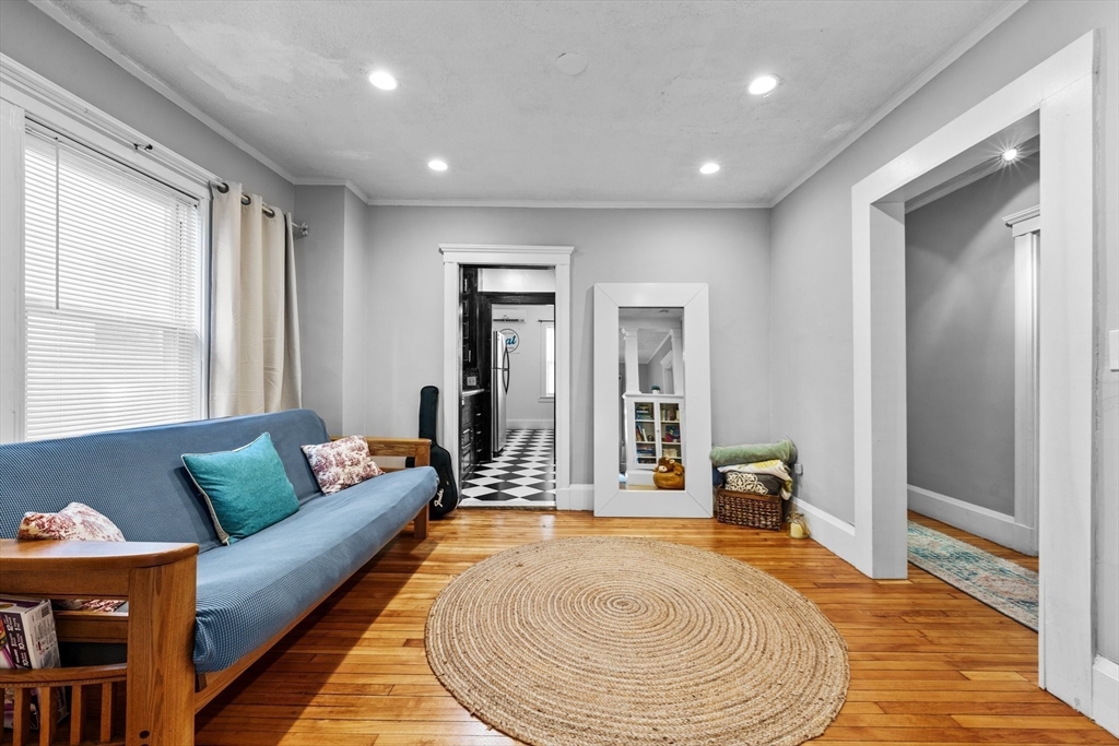 28 Chestnut St. # 2
