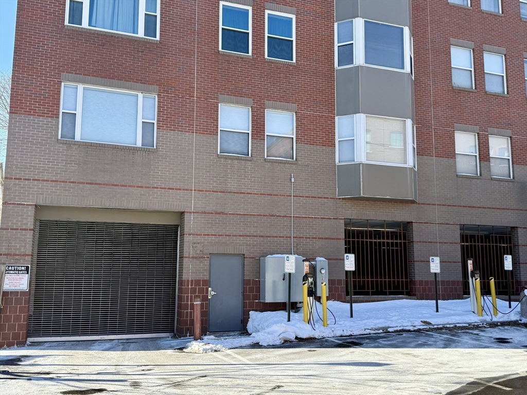 289 Essex St # 211