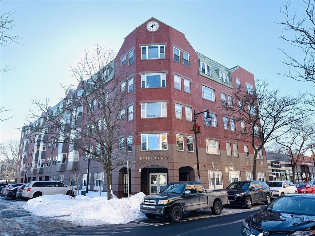 289 Essex St # 211