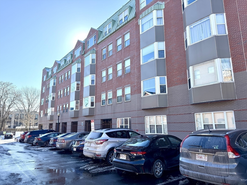 289 Essex St # 211