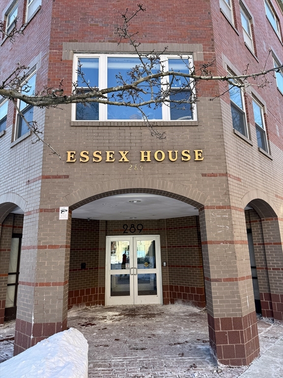 289 Essex St # 211
