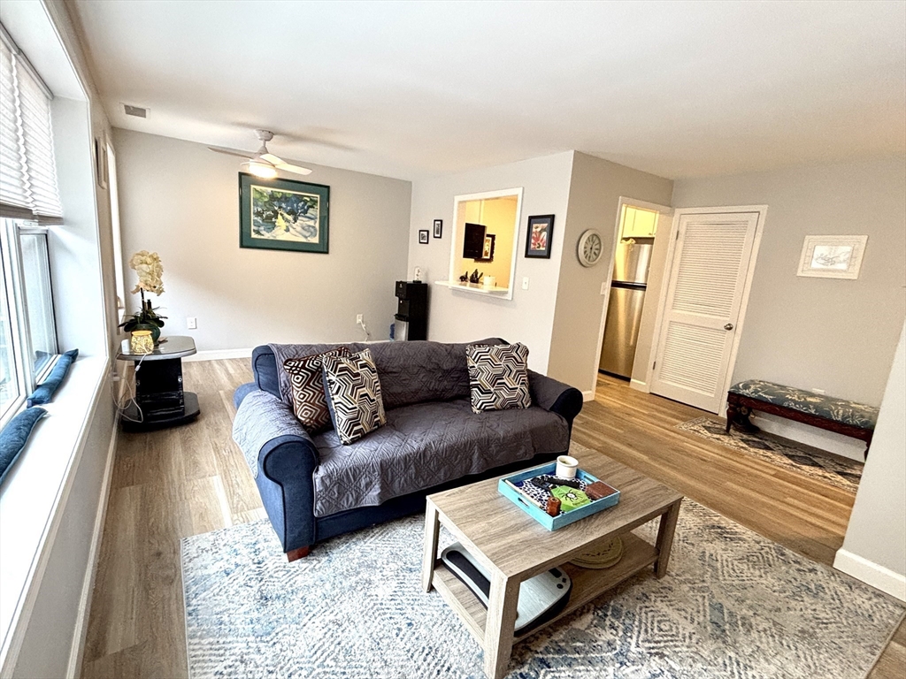 289 Essex St # 211