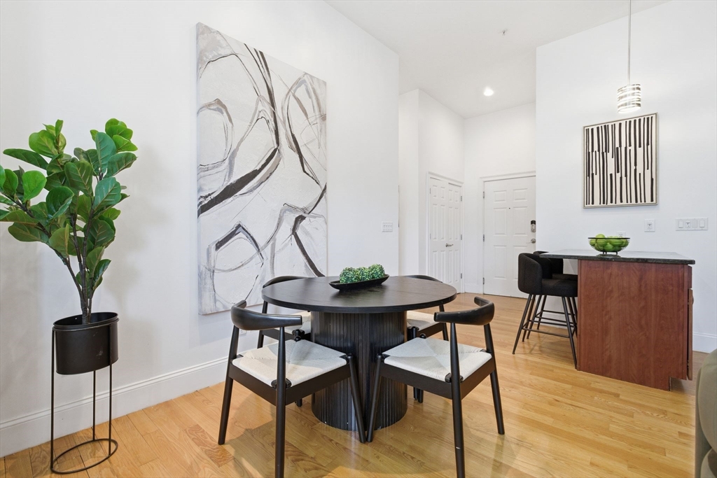 87 Franklin St # 105