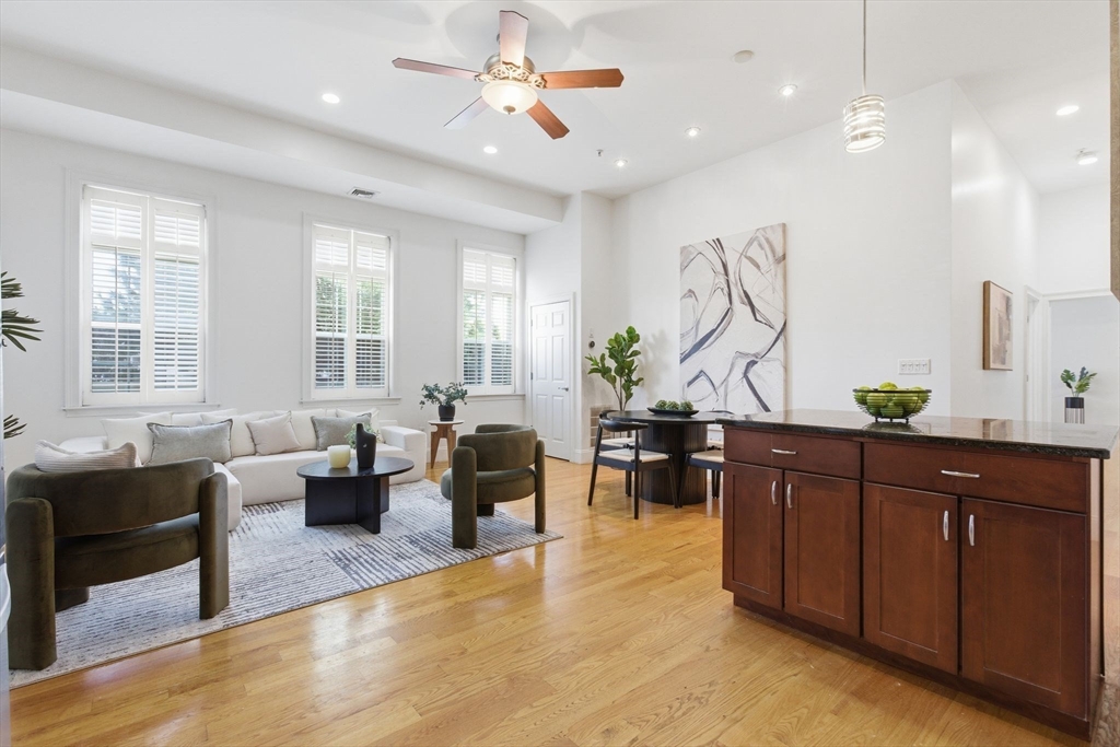 87 Franklin St # 105