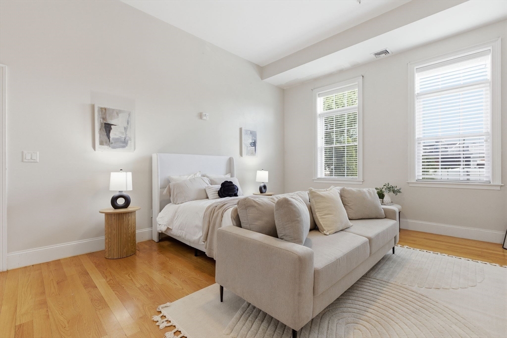 87 Franklin St # 105