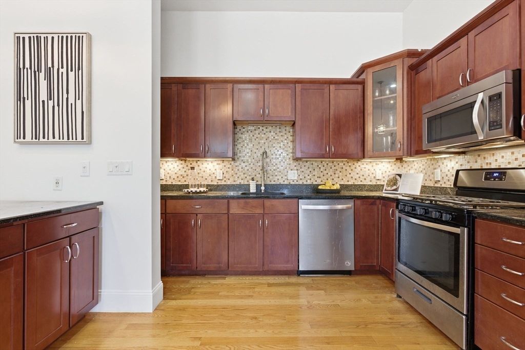 87 Franklin St # 105