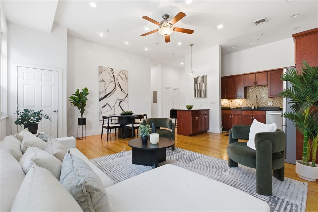 87 Franklin St # 105