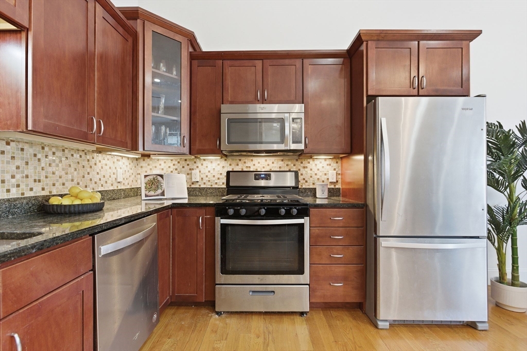 87 Franklin St # 105