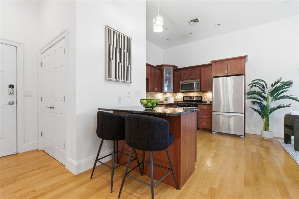 87 Franklin St # 105