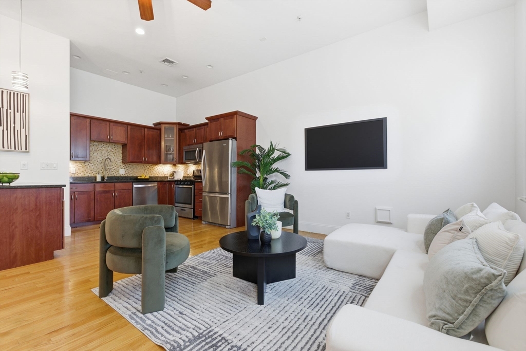 87 Franklin St # 105