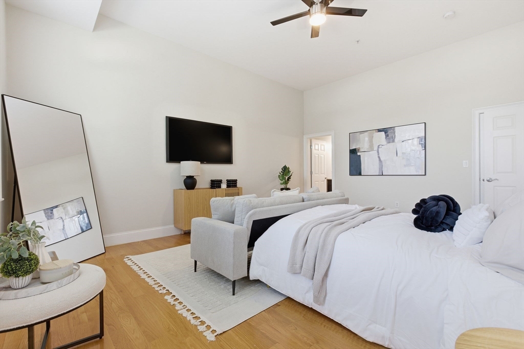 87 Franklin St # 105