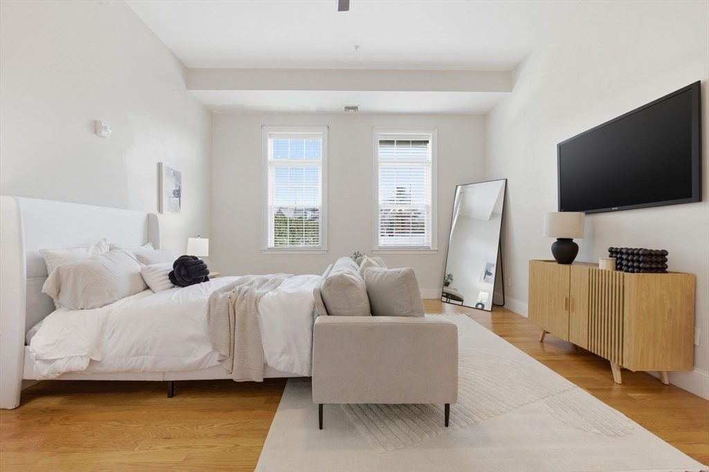 87 Franklin St # 105