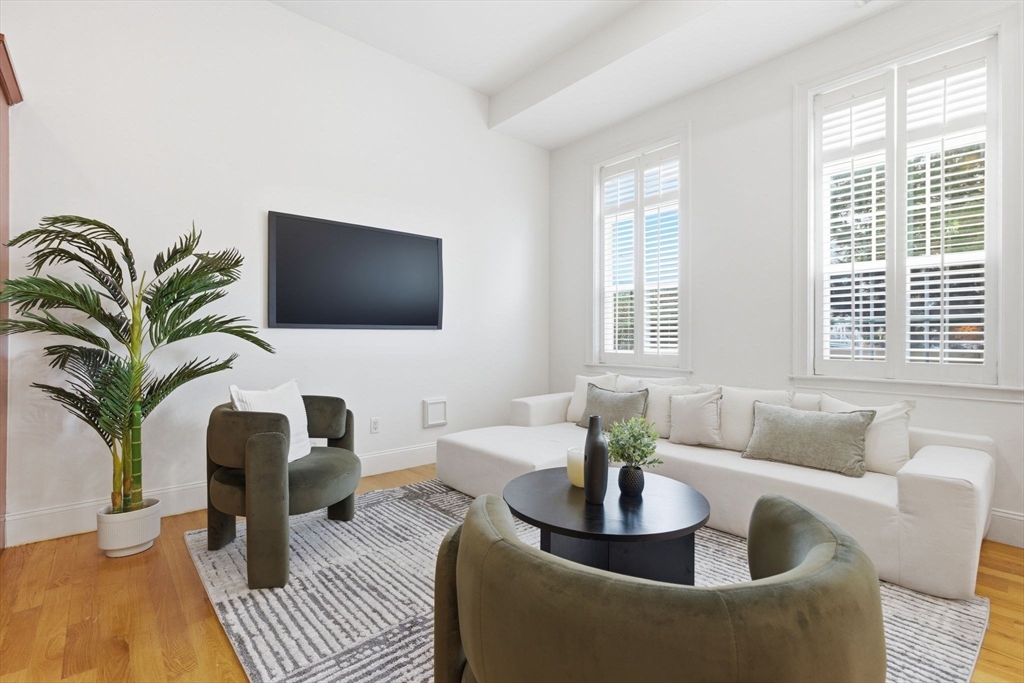 87 Franklin St # 105
