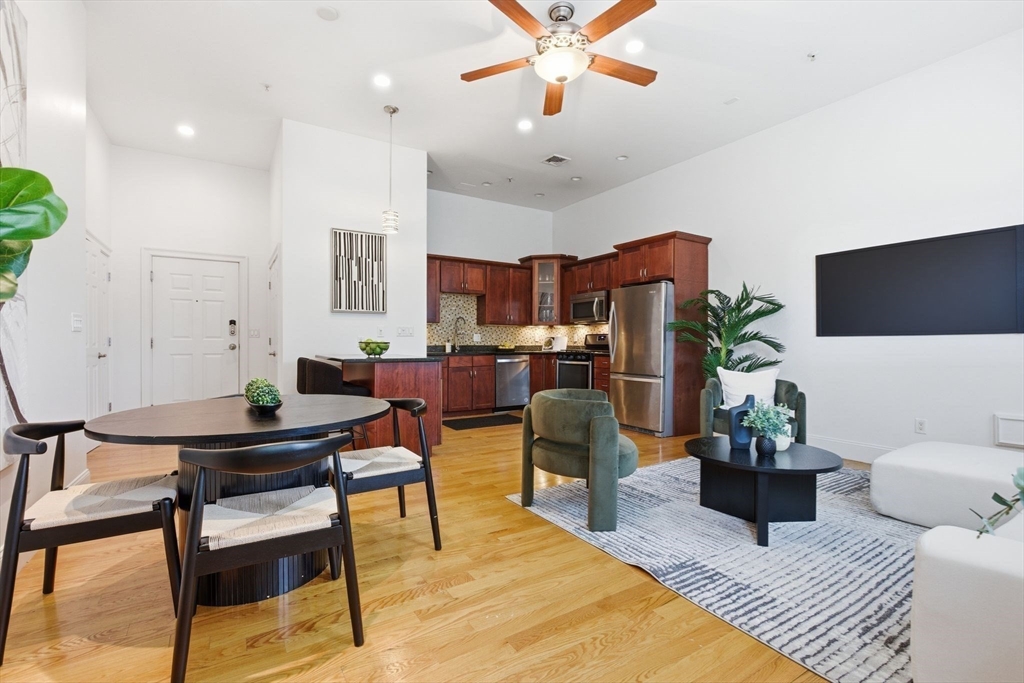87 Franklin St # 105