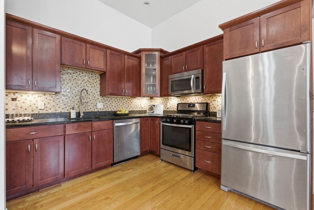 87 Franklin St # 105