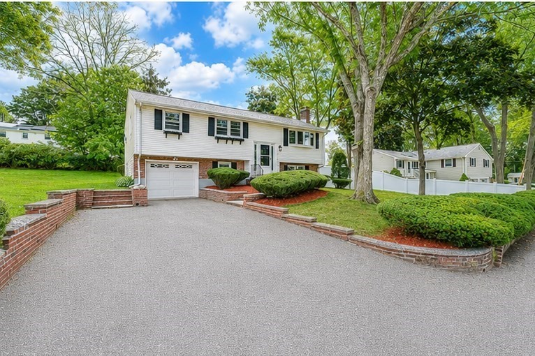 11 Coweeset Dr