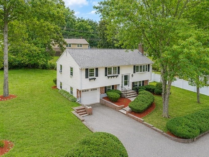 11 Coweeset Dr